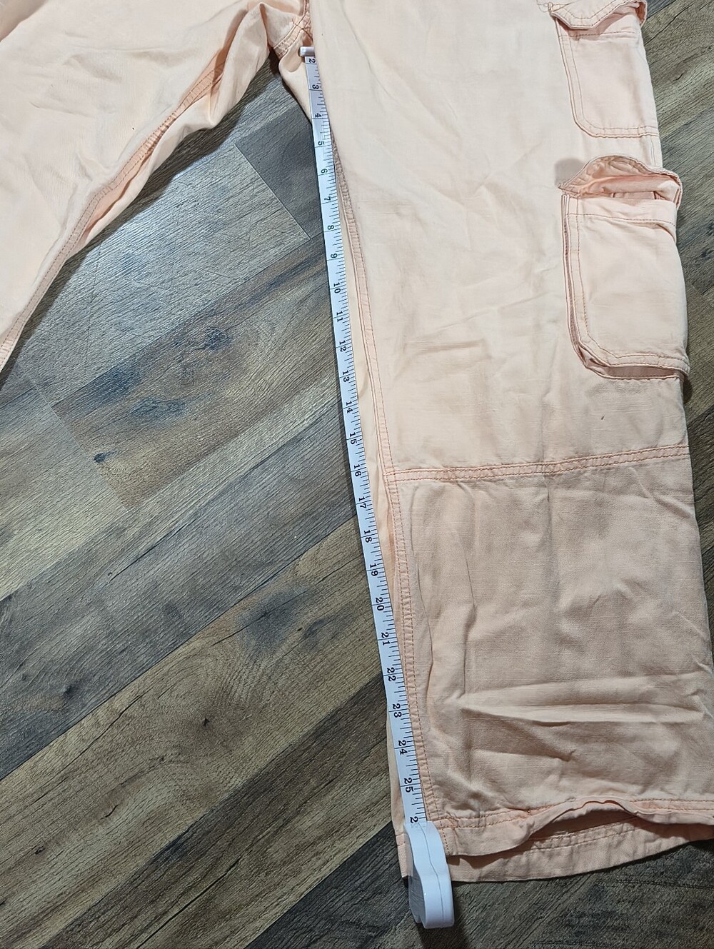 Old Navy Light Peach Wide-Leg Cargo Pants - Picture 4 of 5